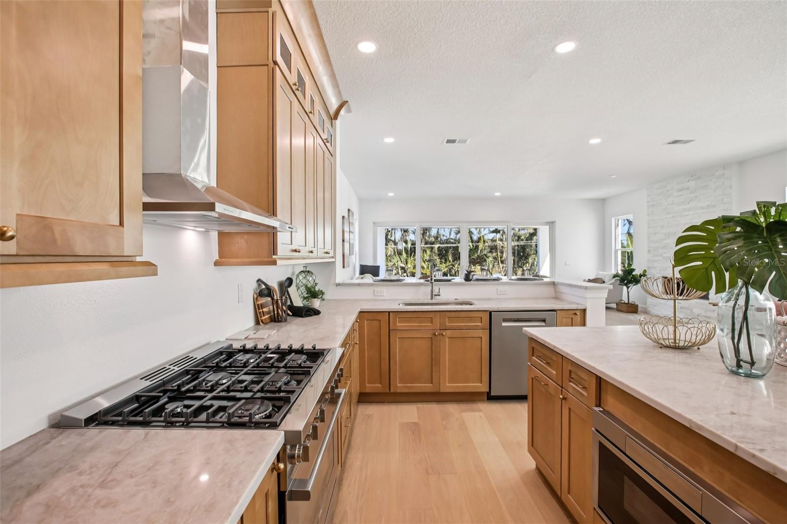 SNELL ISLE SHORES - Residential