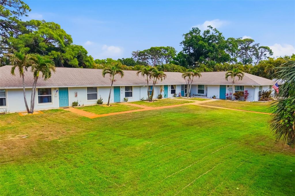 Photo of 4001 Groveland Avenue, Sarasota, FL 34231 (MLS # A4691652)