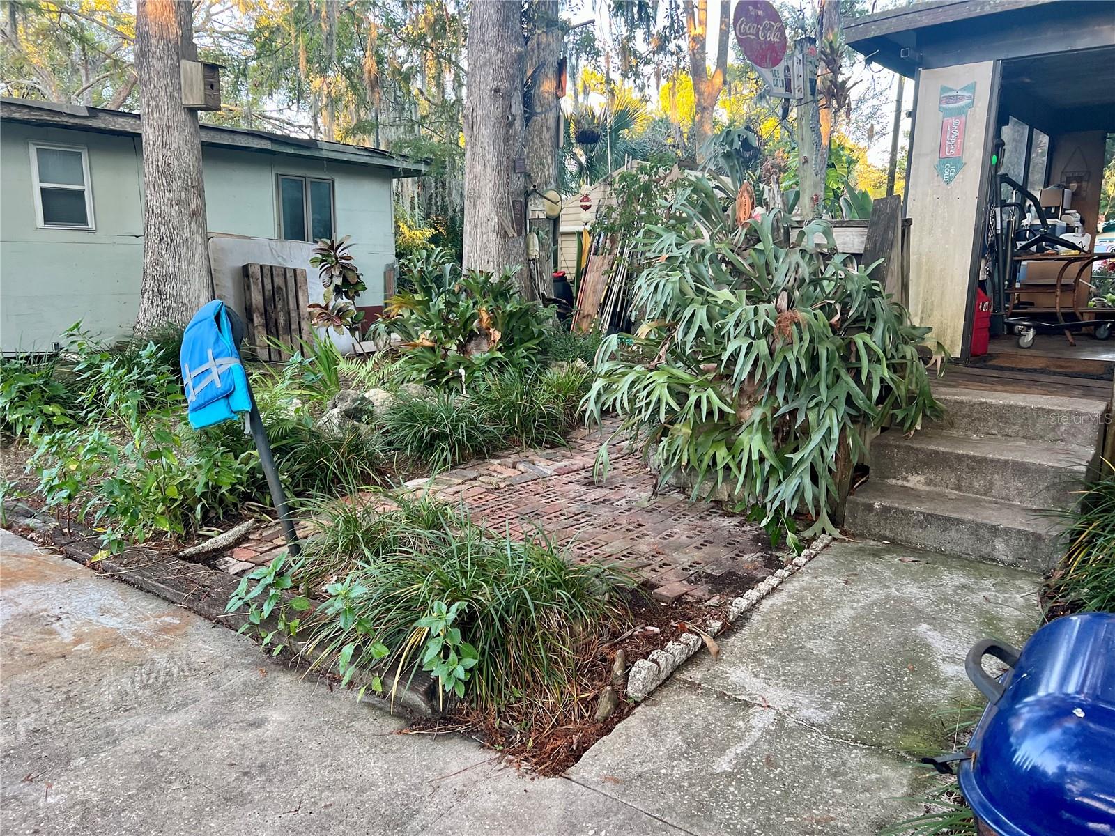 WEEKI WACHEE GARDENS - Residential