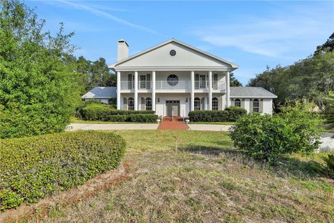 A home in WINTER HAVEN