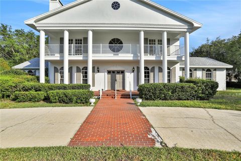 A home in WINTER HAVEN