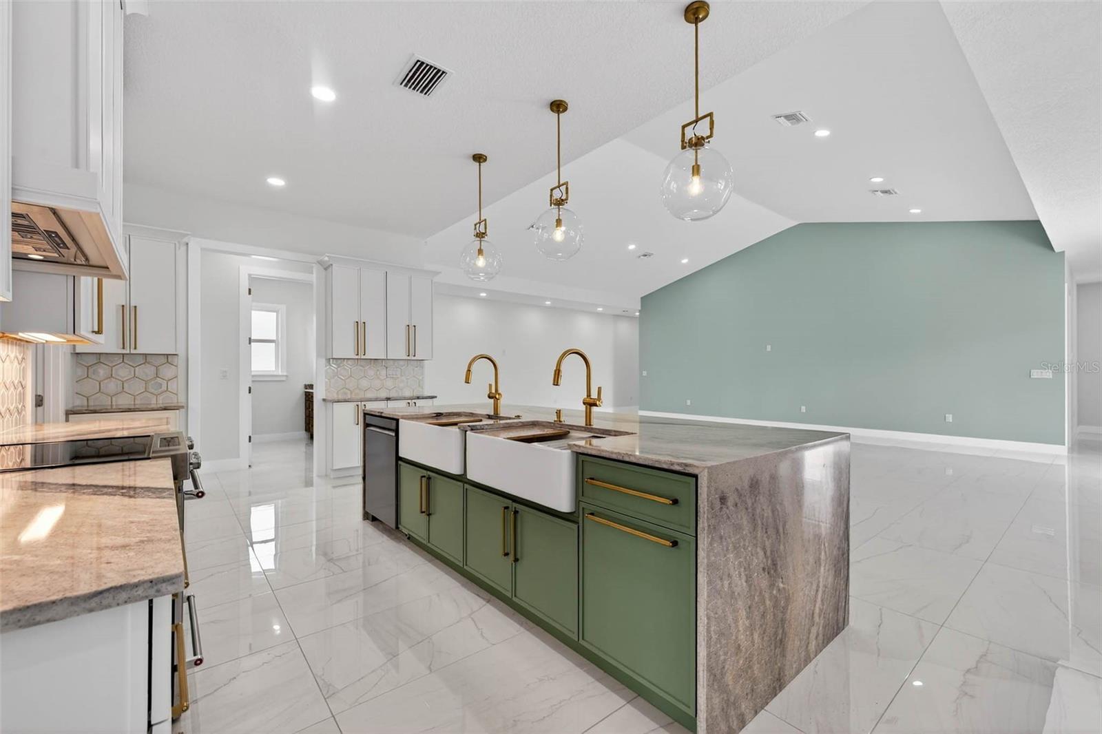 COLLINS ESTATES PH I - Residential