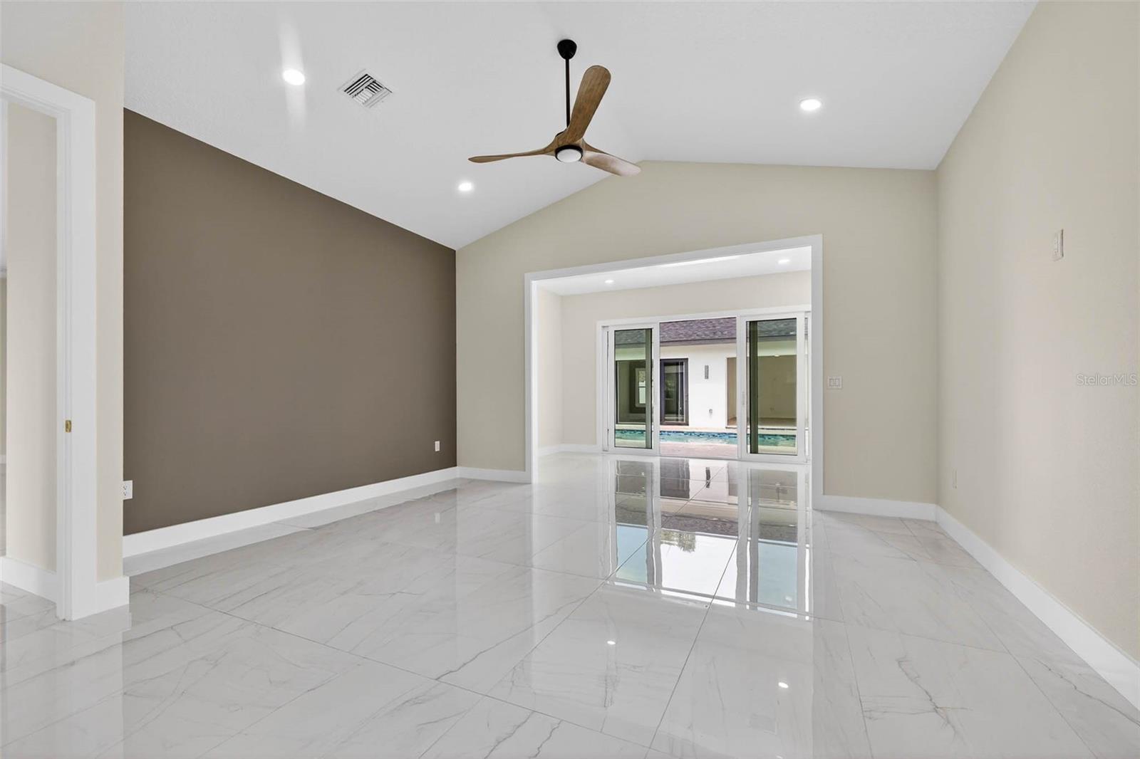 COLLINS ESTATES PH I - Residential