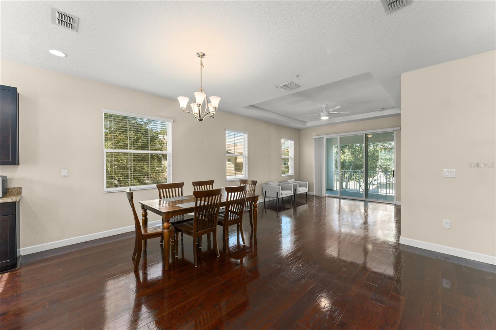 GRANDE OAKS AT HEATHROW - Residential