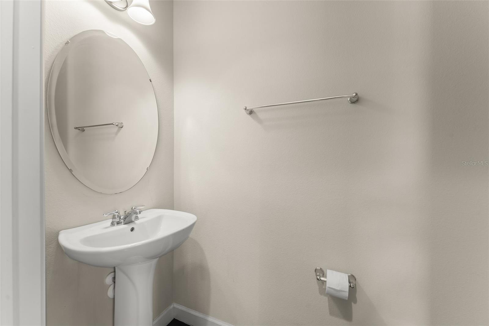 GRANDE OAKS AT HEATHROW - Residential