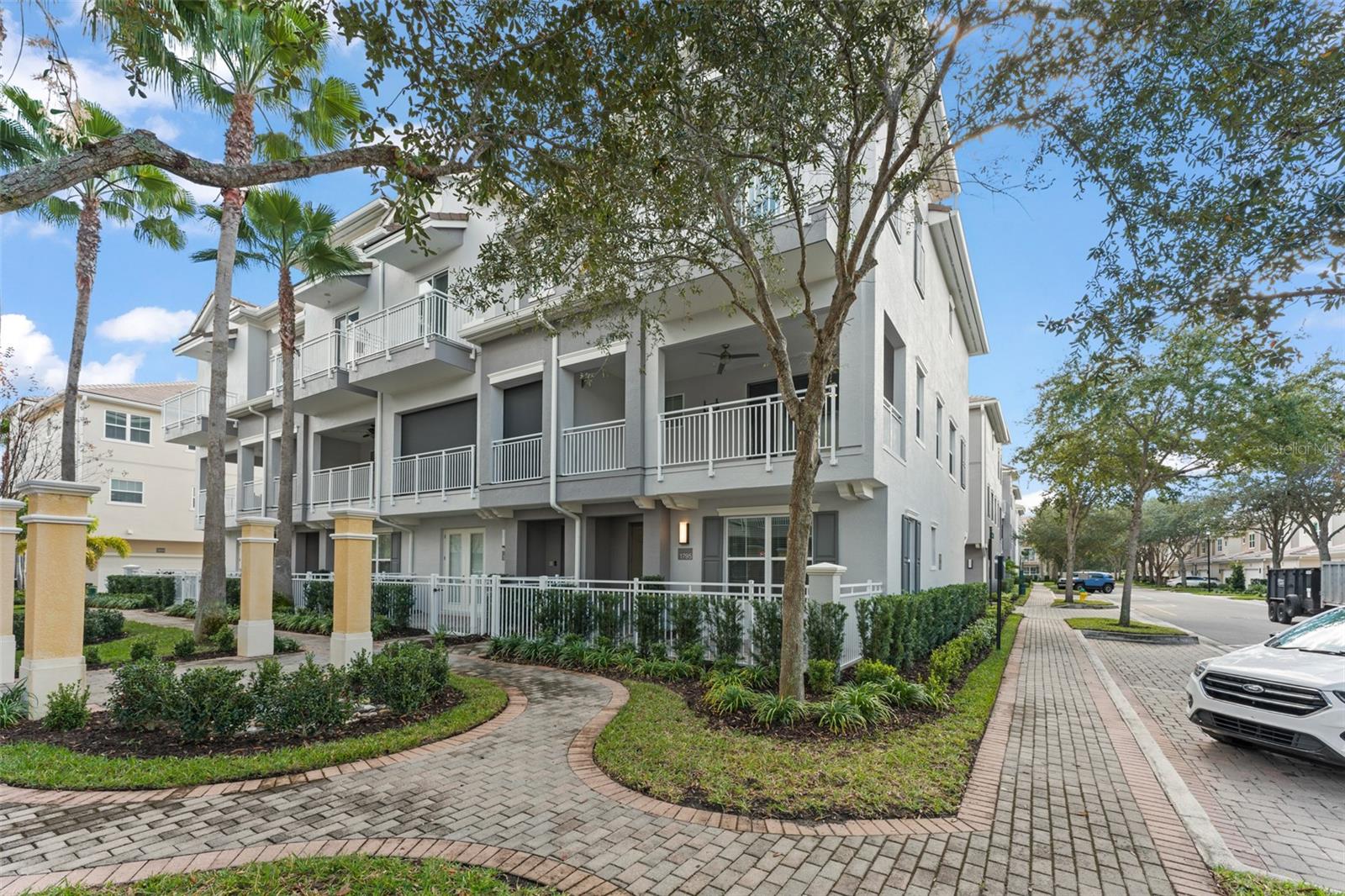 GRANDE OAKS AT HEATHROW - Residential