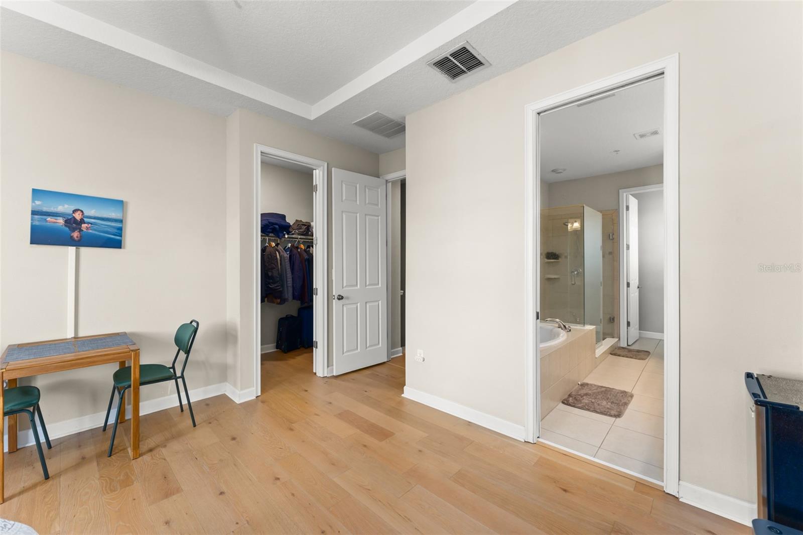 GRANDE OAKS AT HEATHROW - Residential