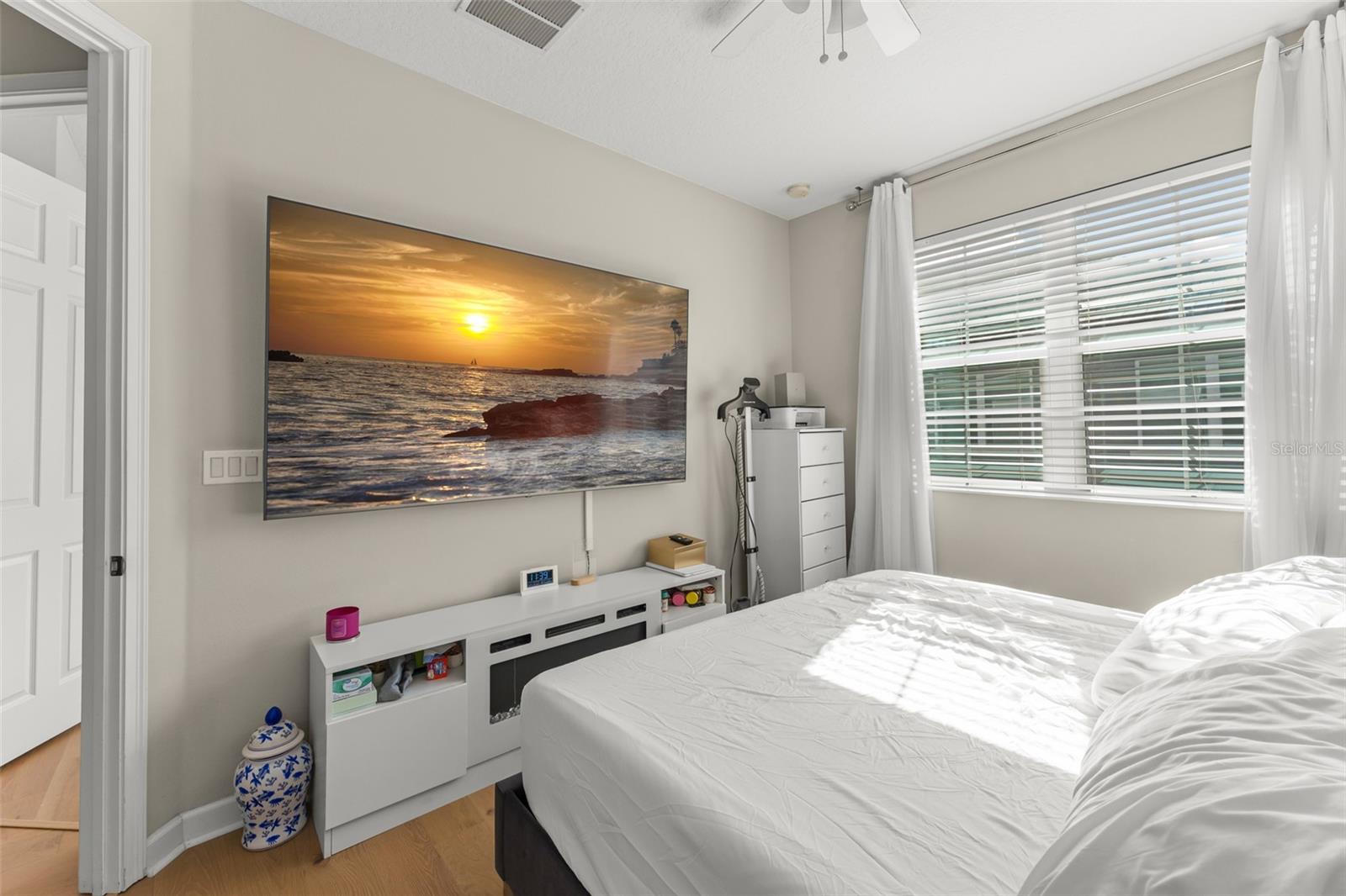 GRANDE OAKS AT HEATHROW - Residential