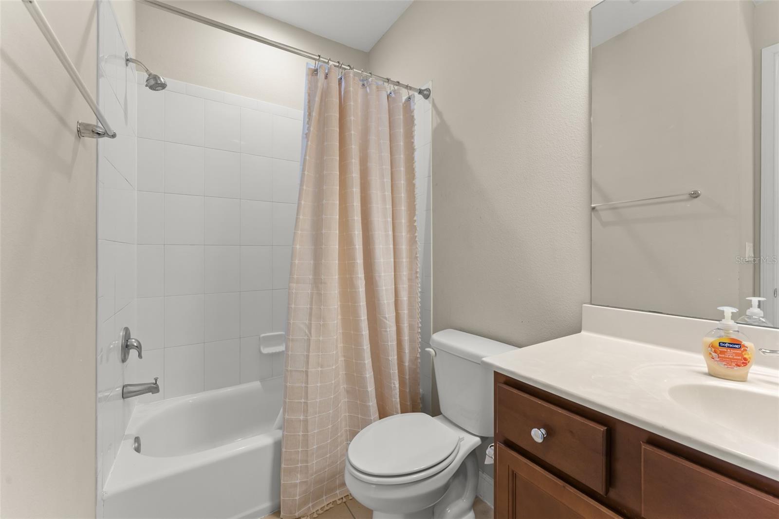 GRANDE OAKS AT HEATHROW - Residential