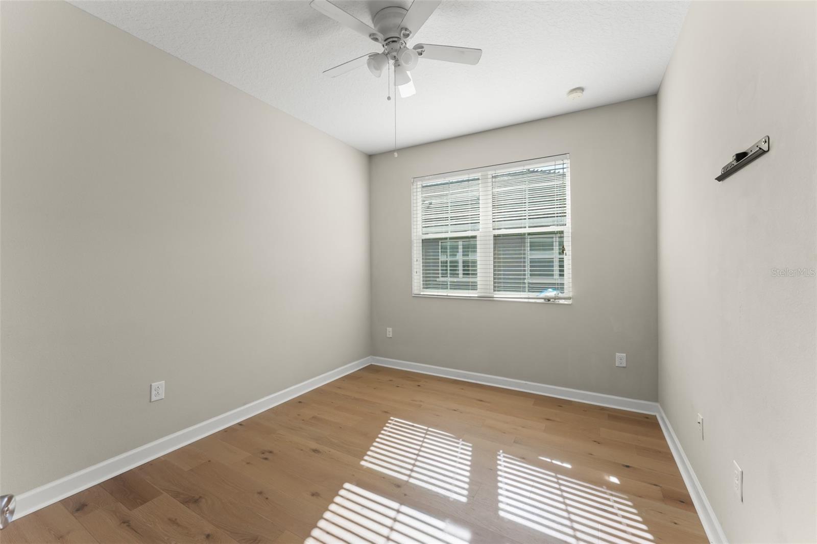 GRANDE OAKS AT HEATHROW - Residential