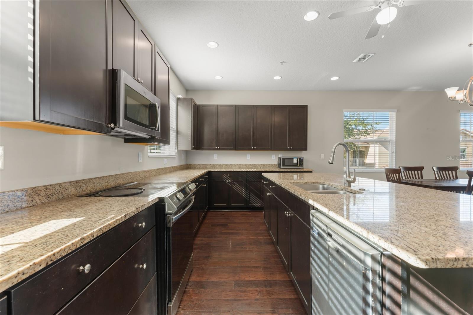 GRANDE OAKS AT HEATHROW - Residential