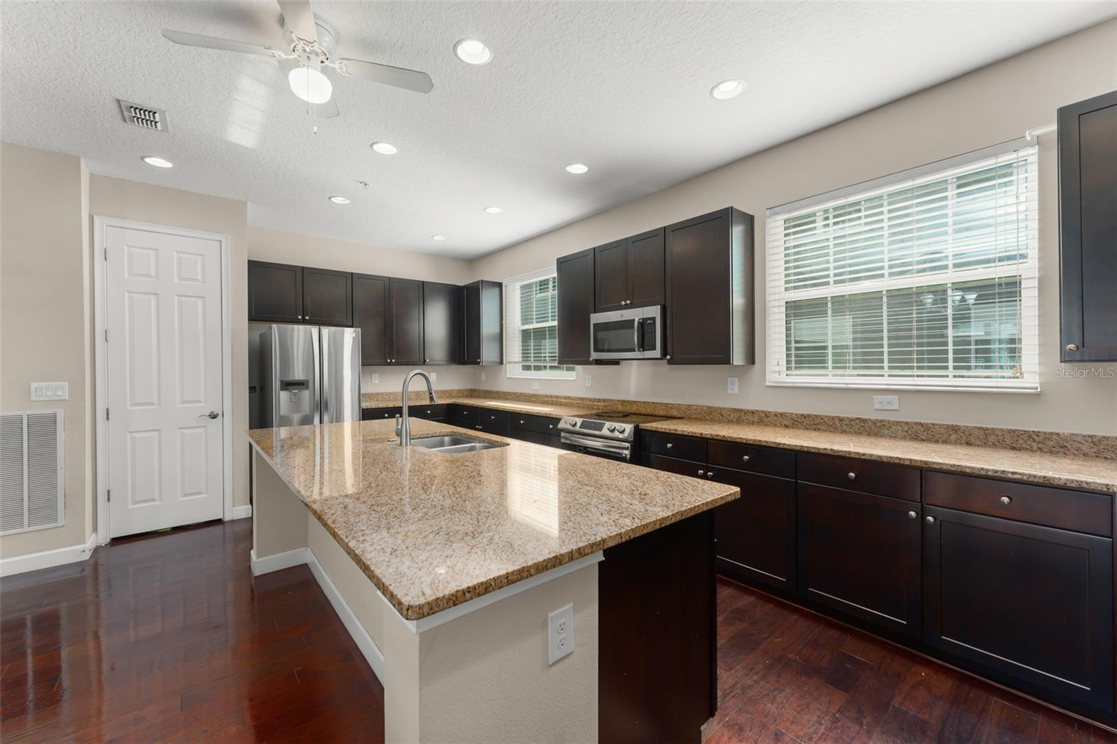 GRANDE OAKS AT HEATHROW - Residential