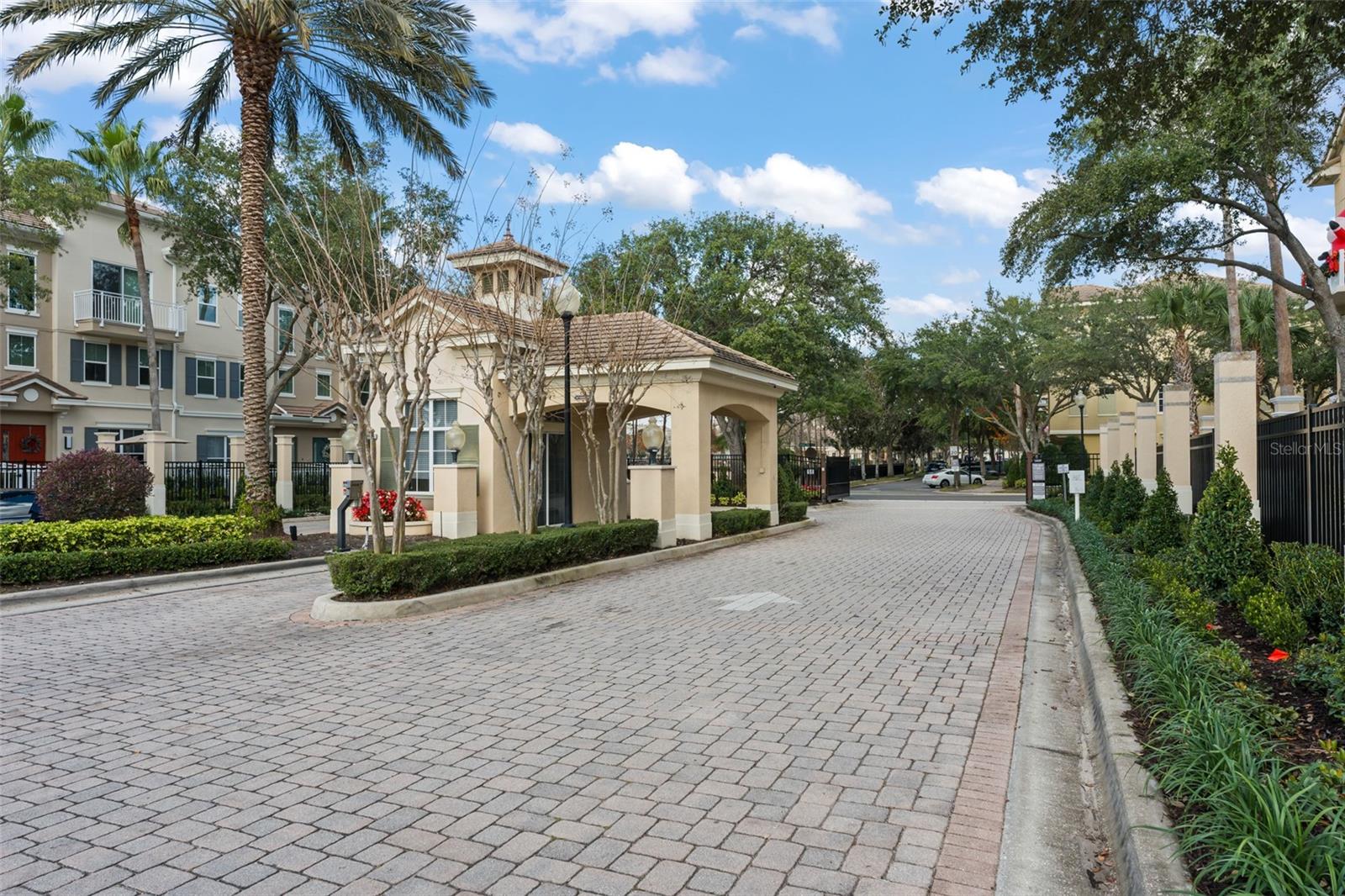 GRANDE OAKS AT HEATHROW - Residential