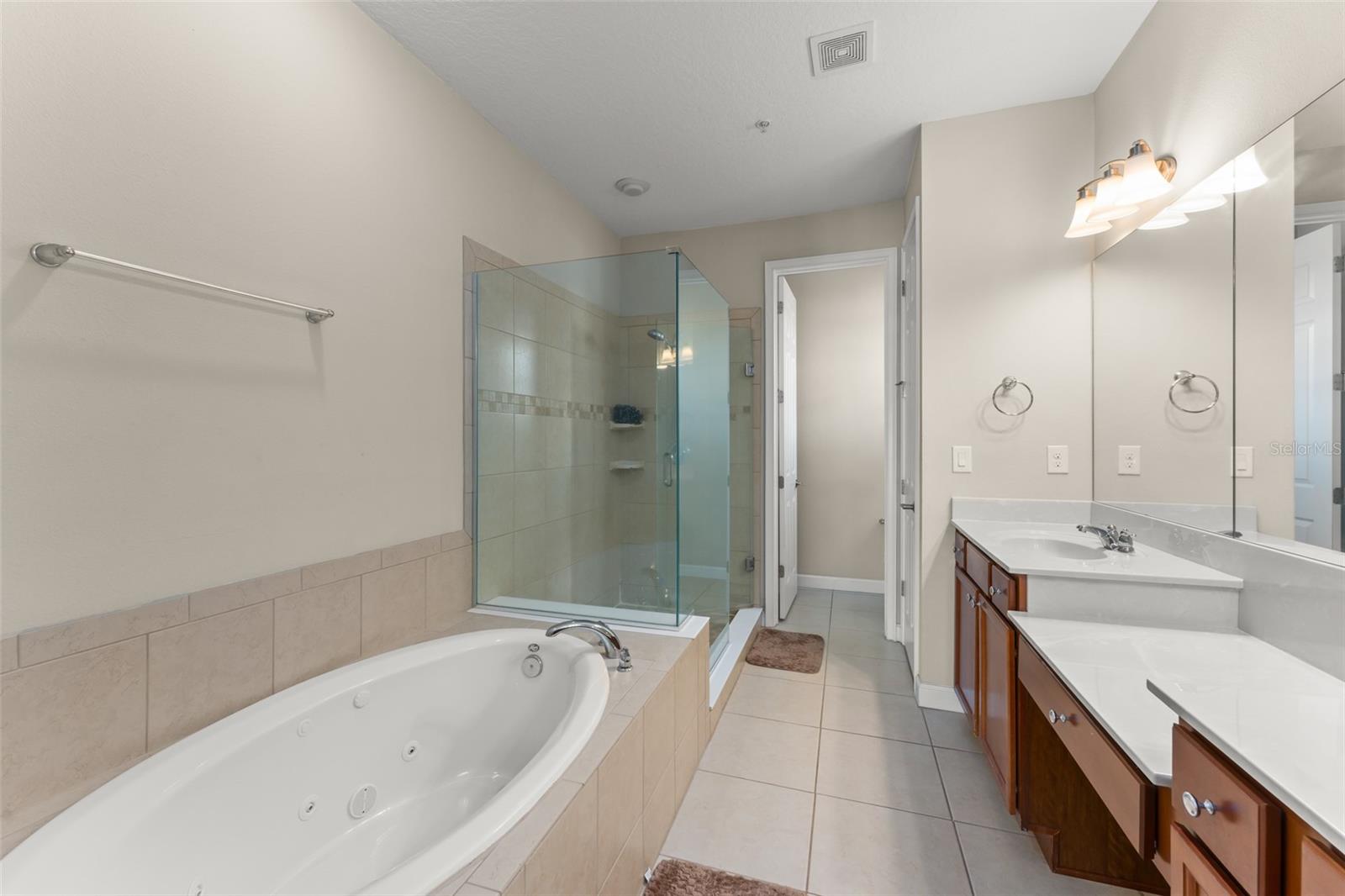 GRANDE OAKS AT HEATHROW - Residential