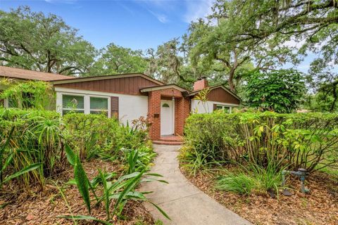 A home in LAKELAND