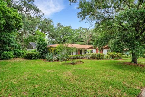 A home in LAKELAND