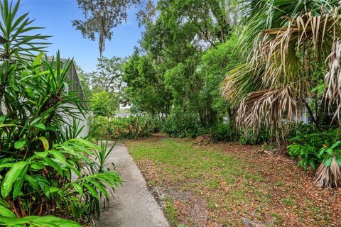 A home in LAKELAND