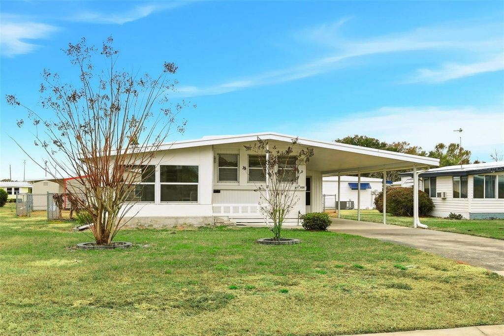 Photo of 1125 Elkhart Circle, Tavares, FL 32778 (MLS # O6380245)