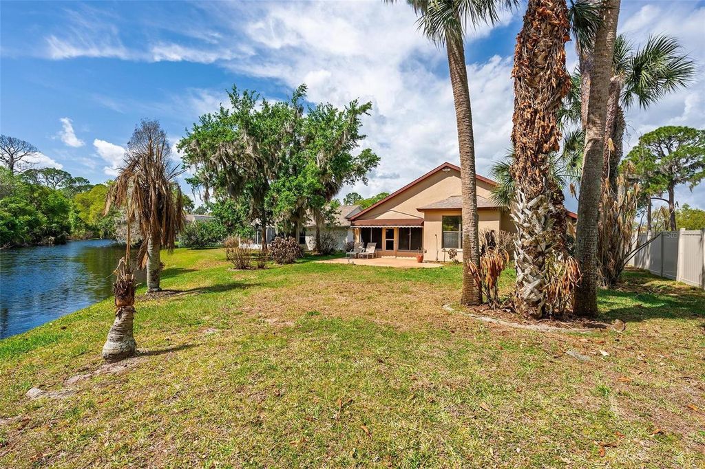 Photo of 1010 Vindale Road, Tavares, FL 32778 (MLS # G5109538)