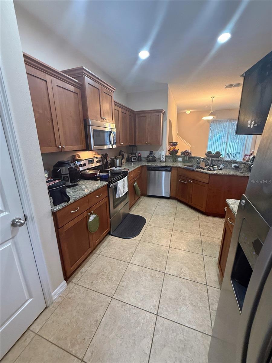 4884 POOLSIDE DRIVE