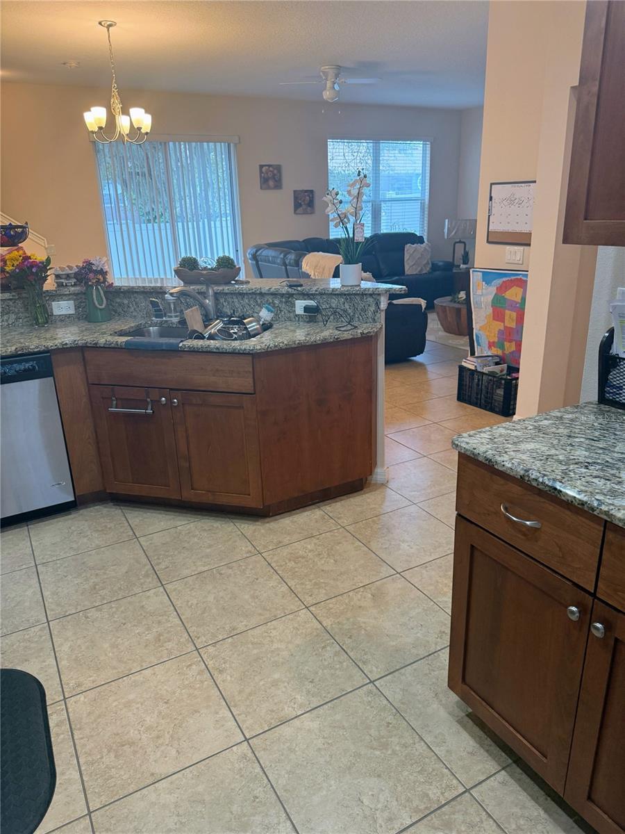 4884 POOLSIDE DRIVE