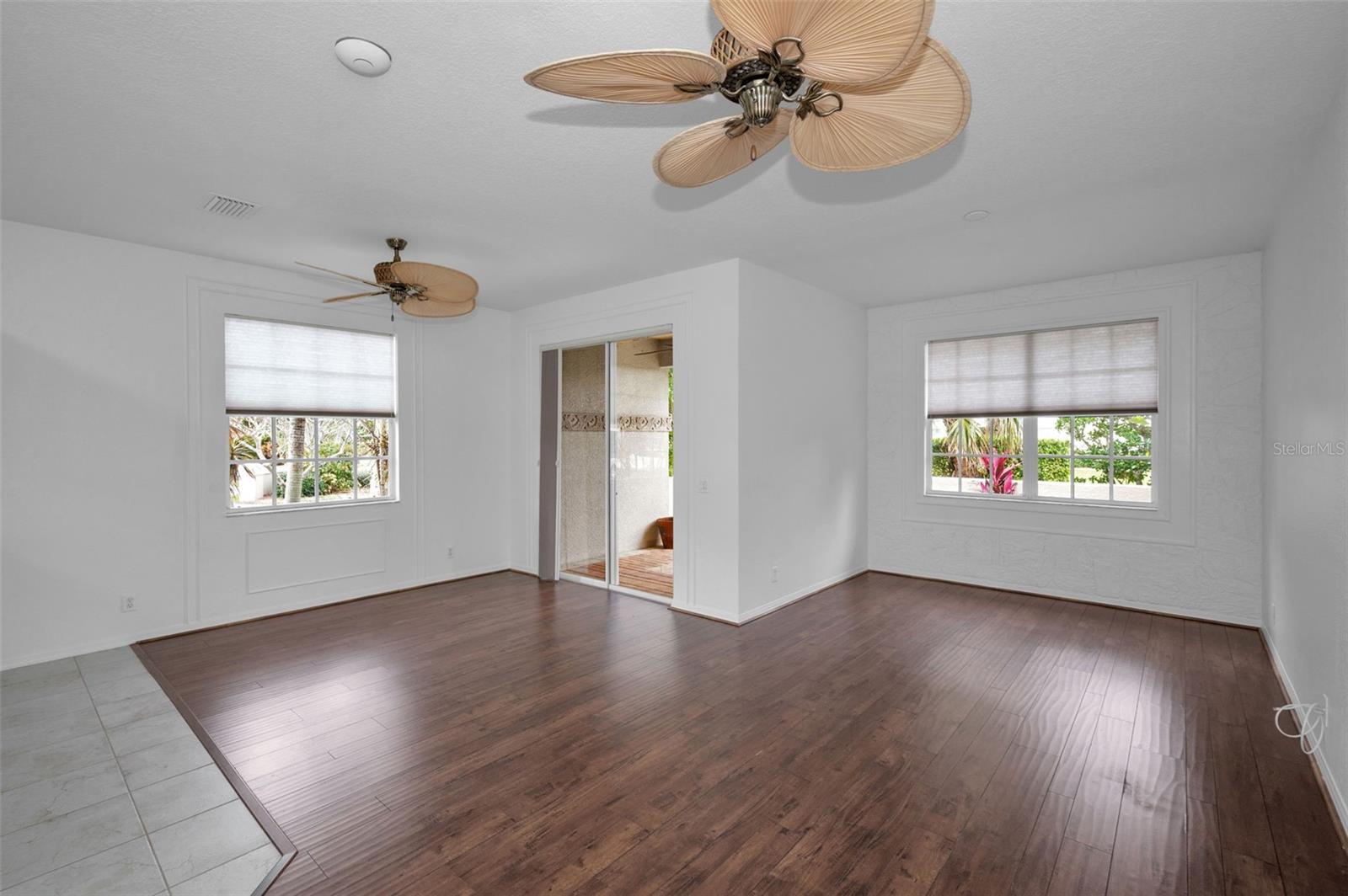 OAKHURST MANOR TWNHMS - Residential