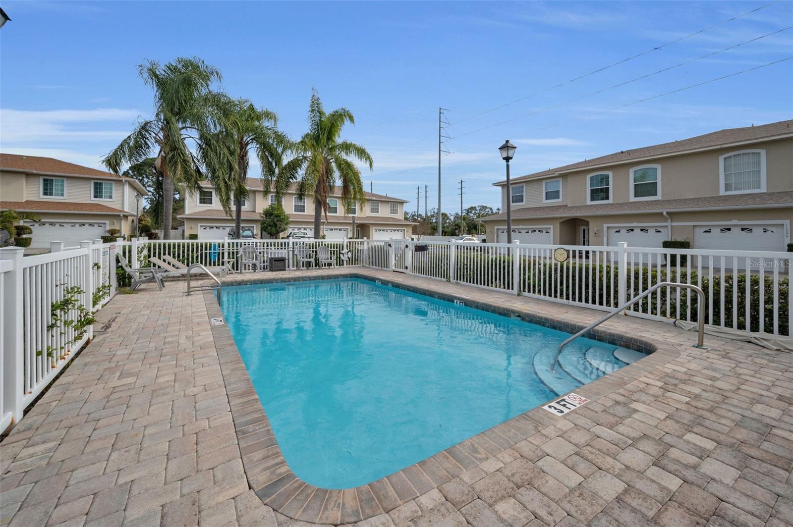 OAKHURST MANOR TWNHMS - Residential