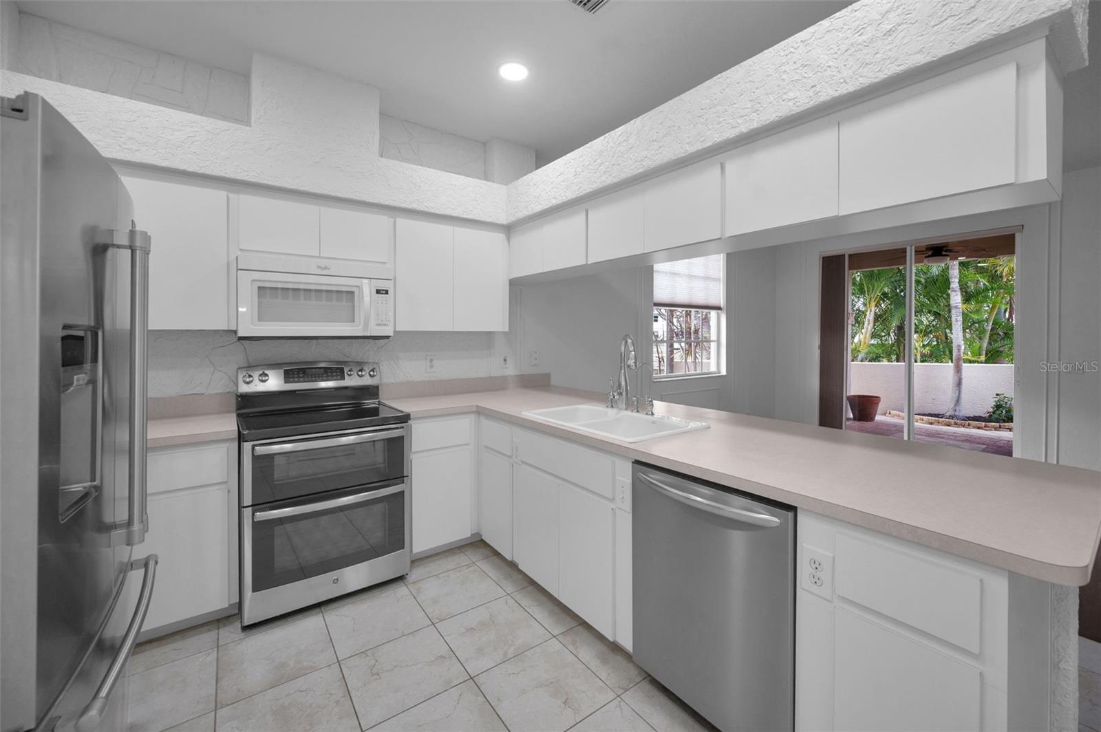 OAKHURST MANOR TWNHMS - Residential