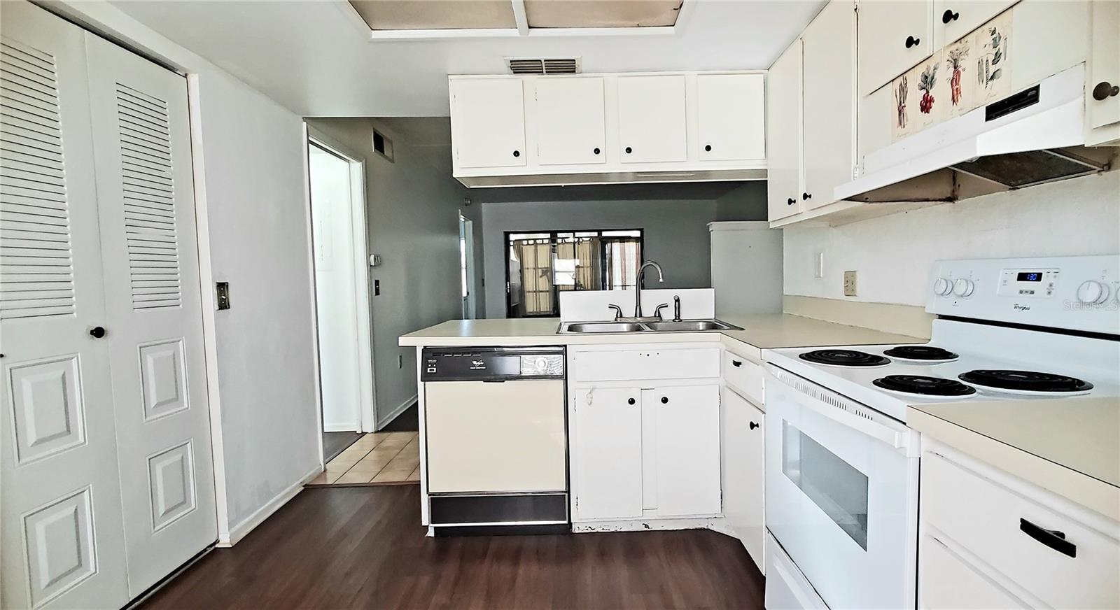 MEADOWS CONDO AT EAST LAKE WOODLANDS - Residential