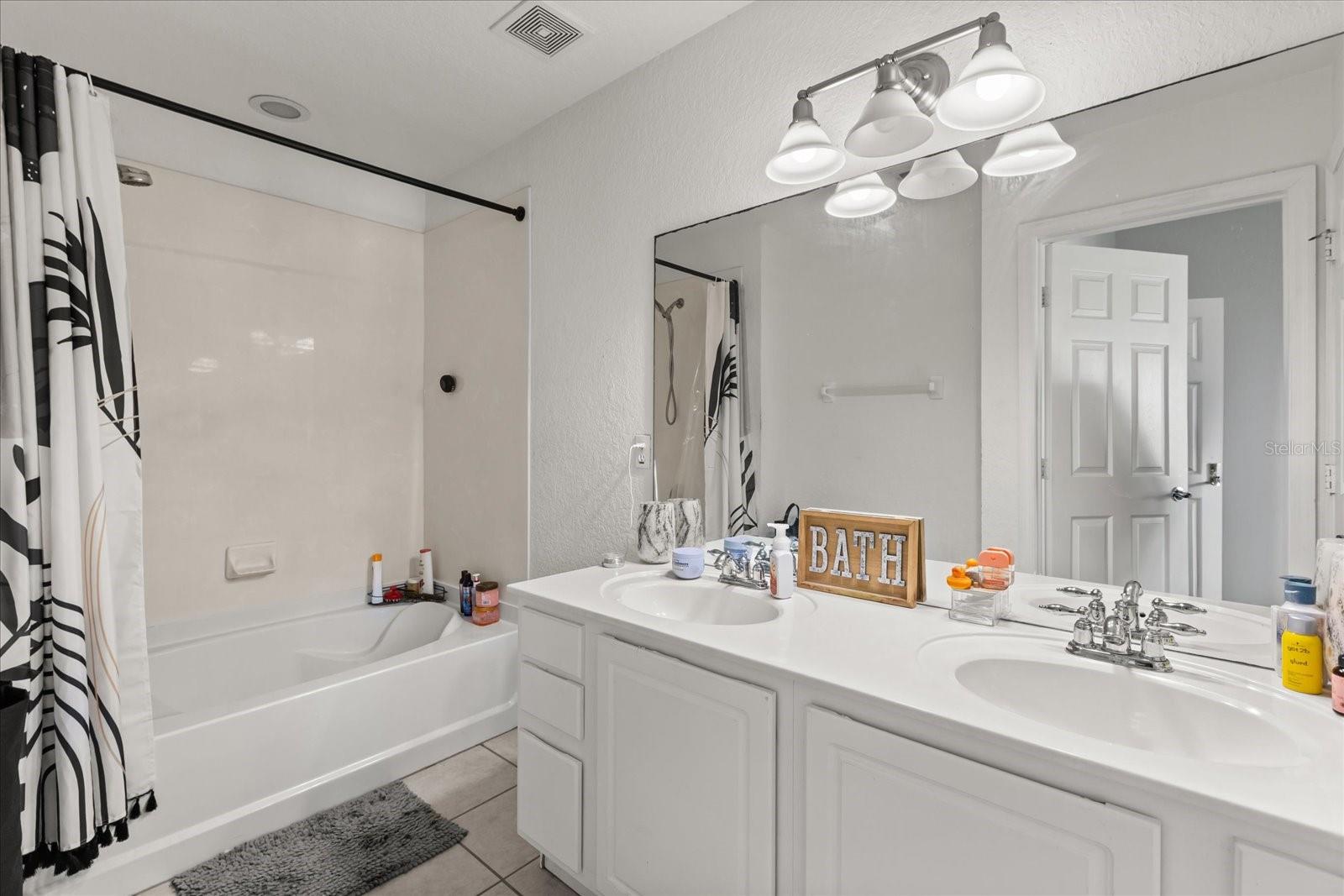 REGENCY OAKS UNIT ONE - Residential