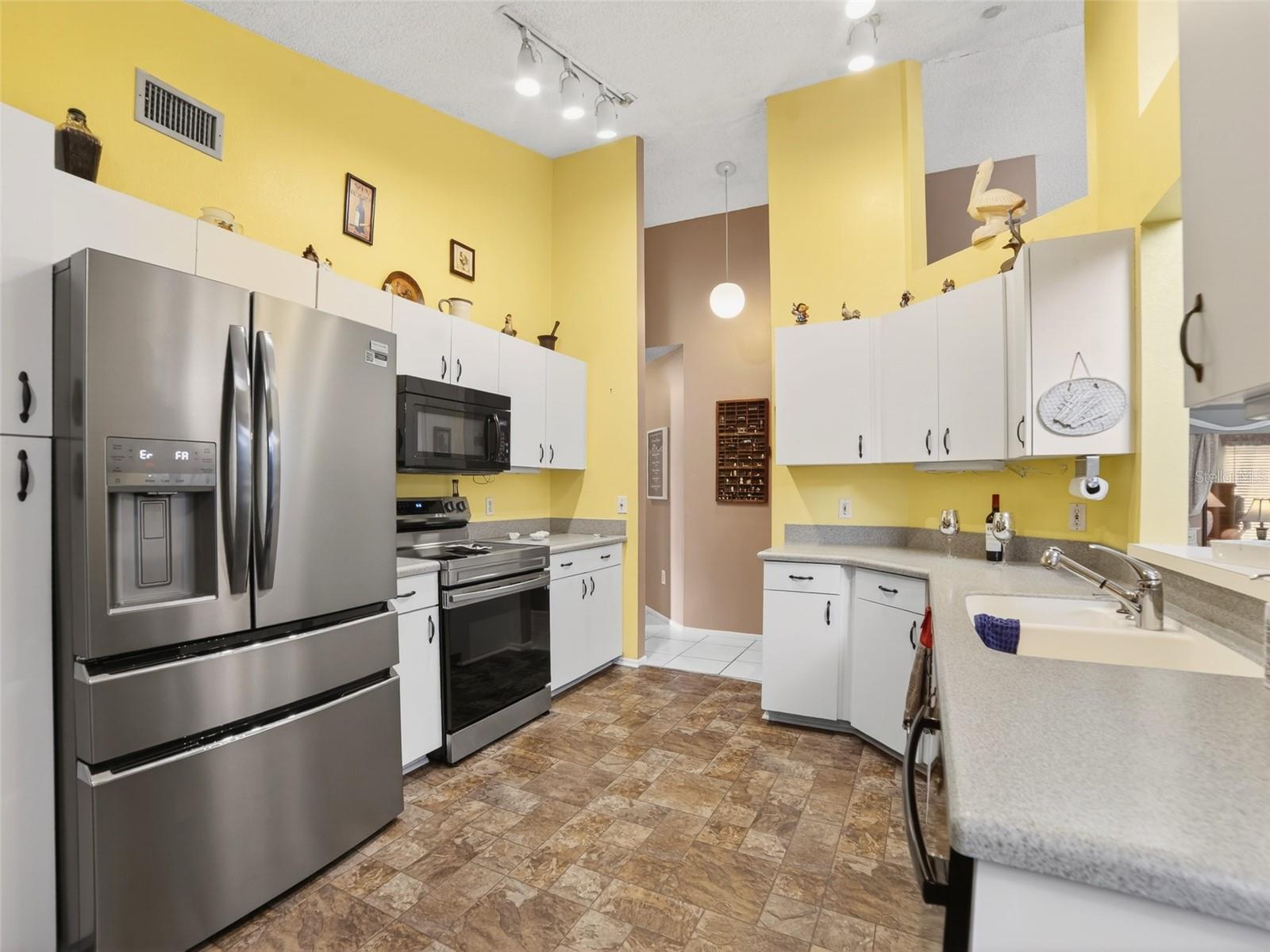 TREE TOPS AT RANGER POINT - Residential