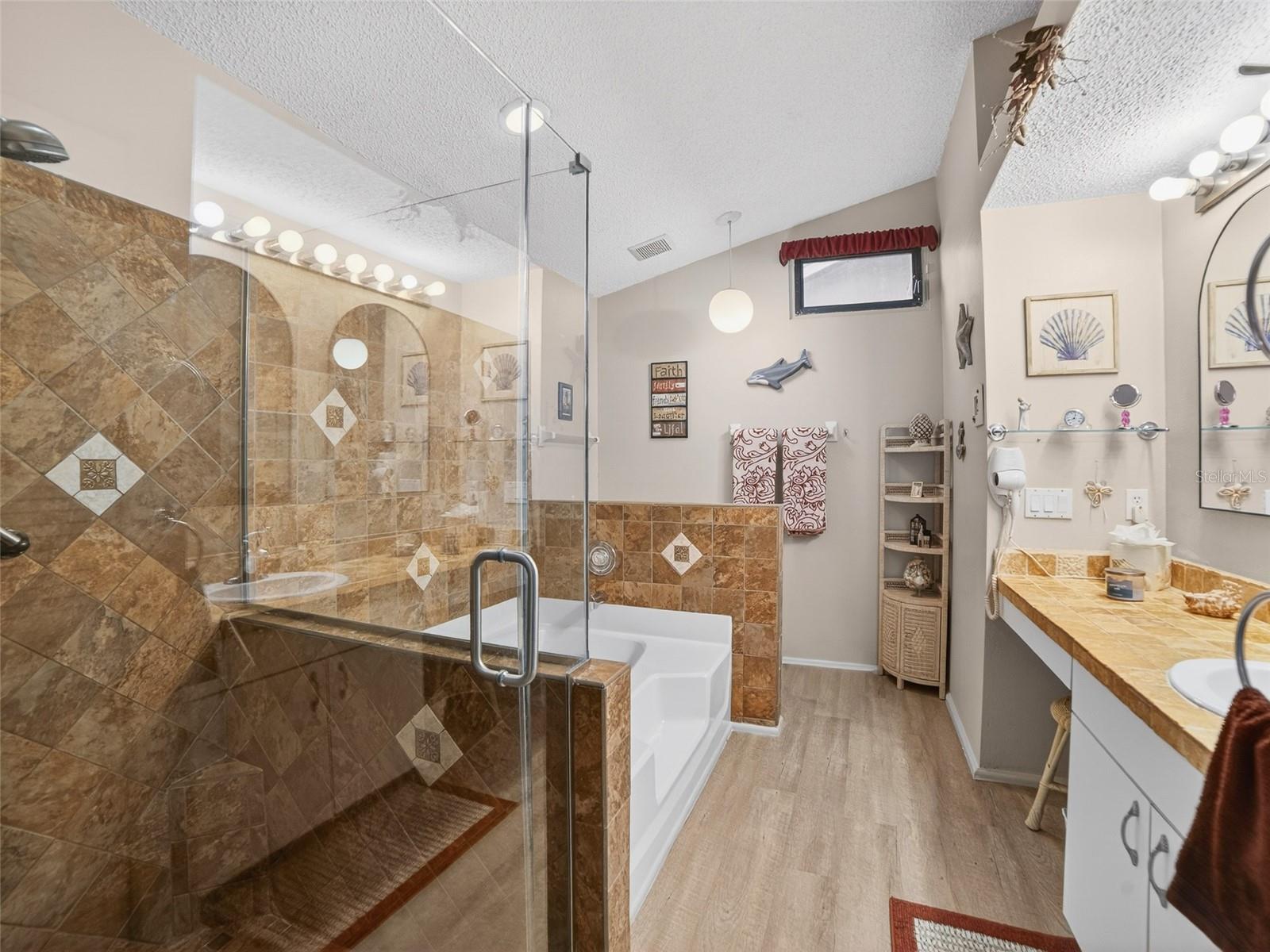 TREE TOPS AT RANGER POINT - Residential