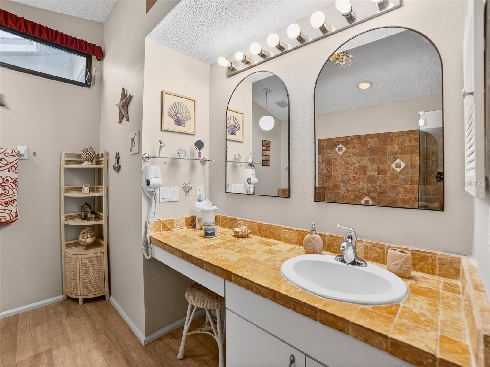 TREE TOPS AT RANGER POINT - Residential