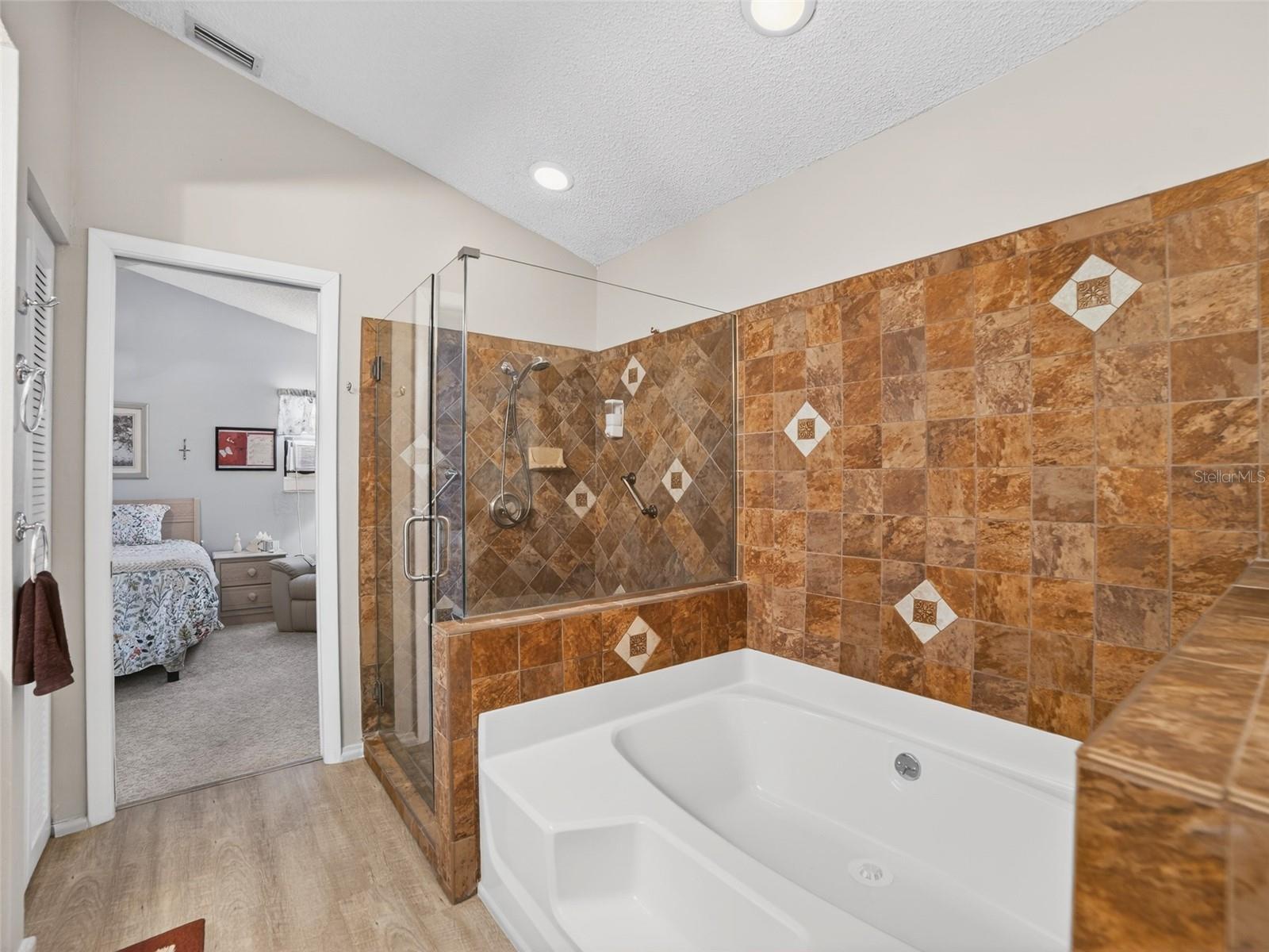 TREE TOPS AT RANGER POINT - Residential