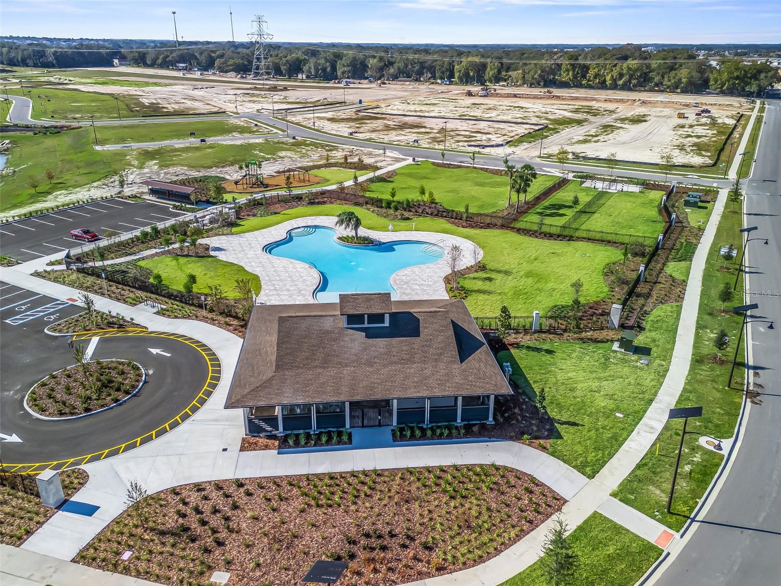 HAMMOCK OAKS TOWNHOMES - Residential