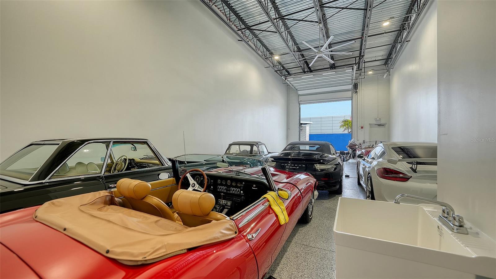 CAR COLLECTIVE - Residential