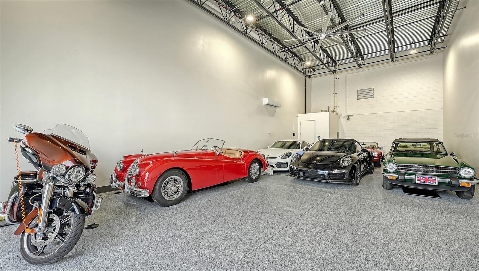 CAR COLLECTIVE - Residential