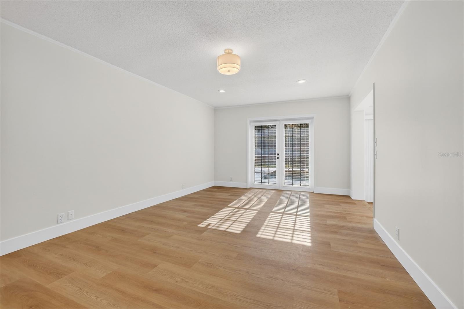 ELOISE WOODS LAKE MARIAM UNIT - Residential