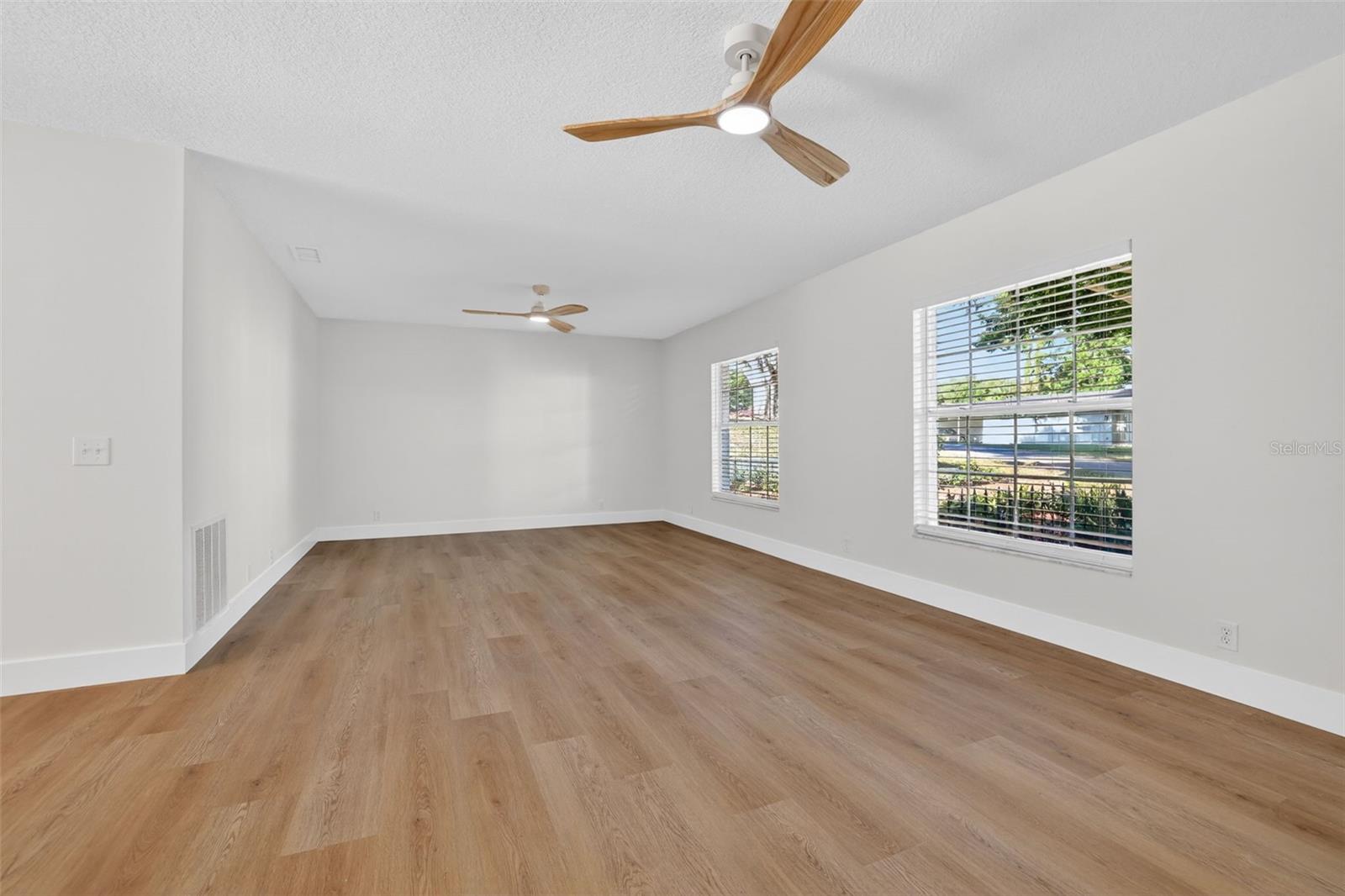 ELOISE WOODS LAKE MARIAM UNIT - Residential