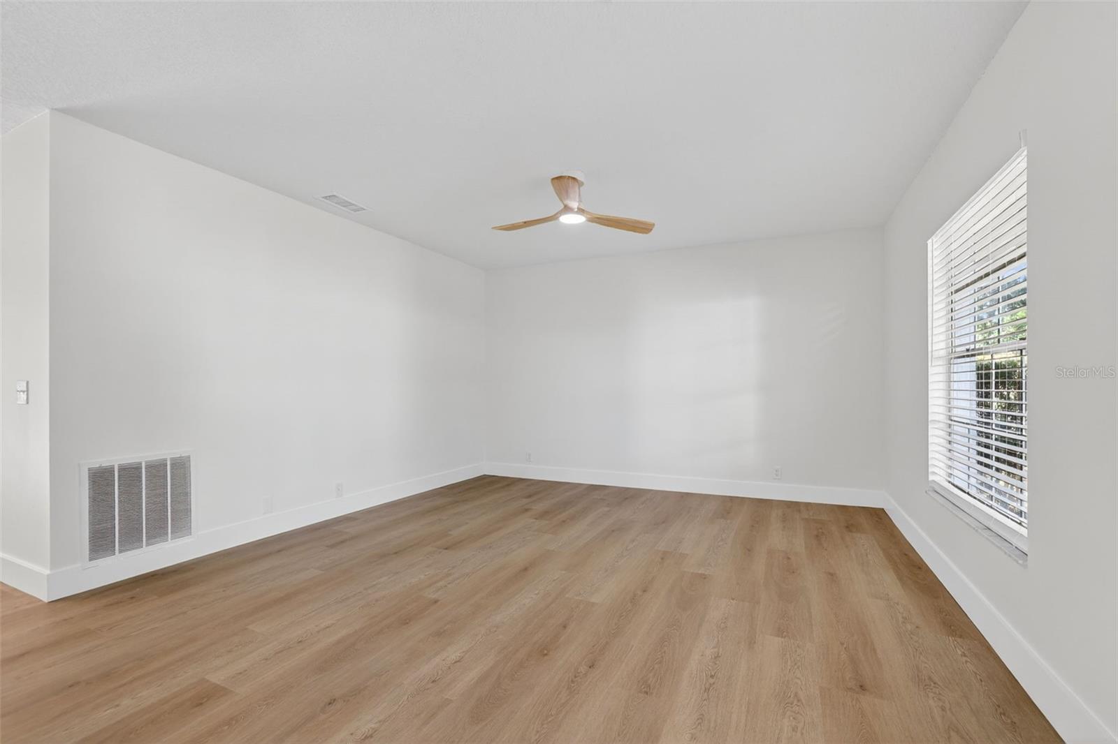 ELOISE WOODS LAKE MARIAM UNIT - Residential