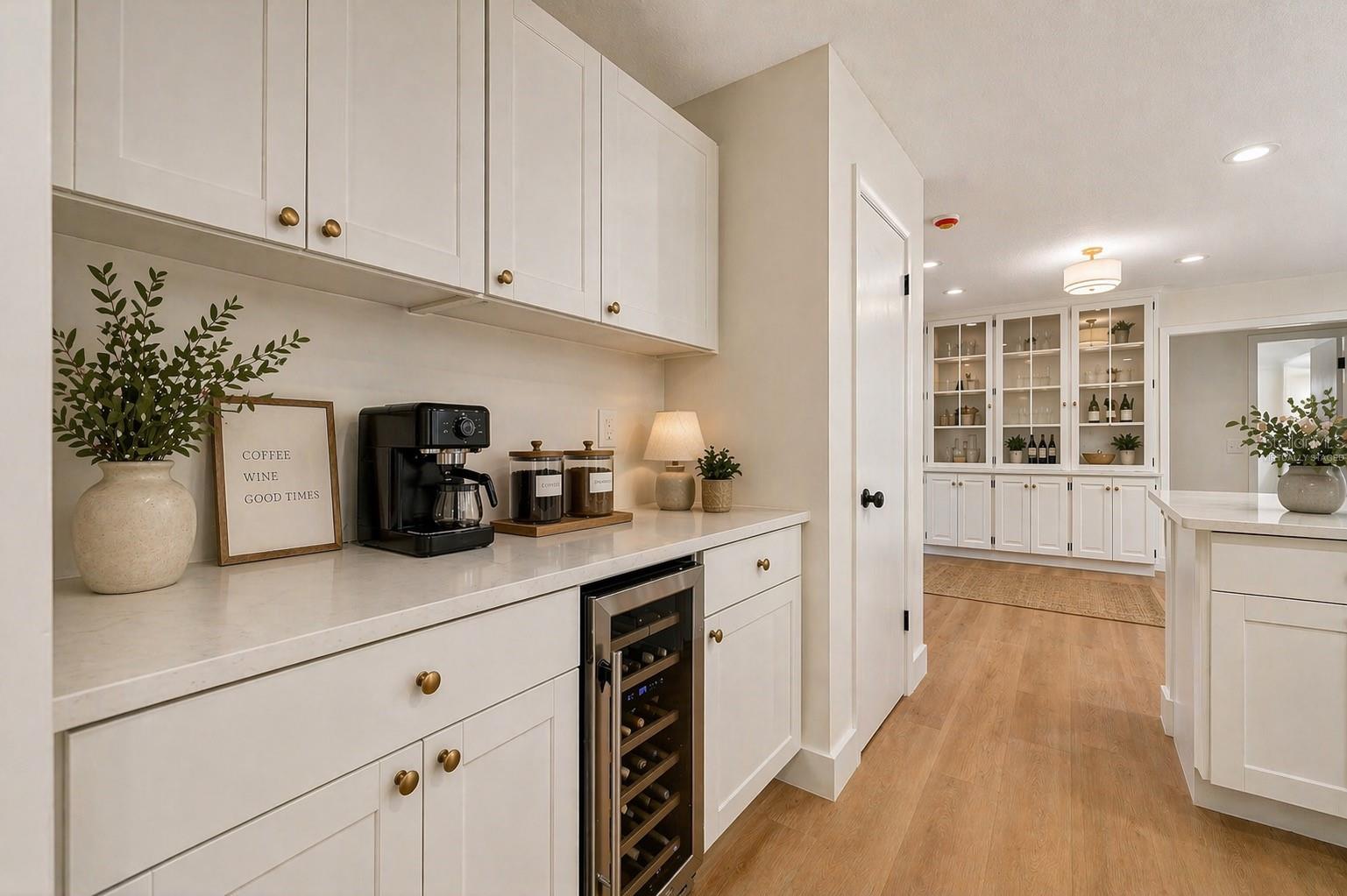 ELOISE WOODS LAKE MARIAM UNIT - Residential