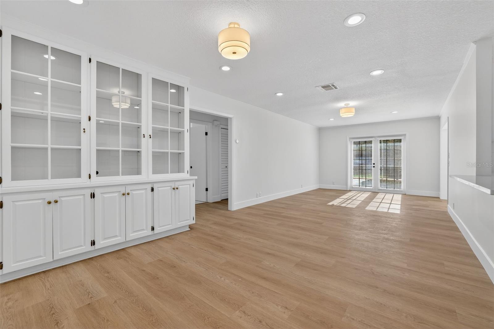 ELOISE WOODS LAKE MARIAM UNIT - Residential