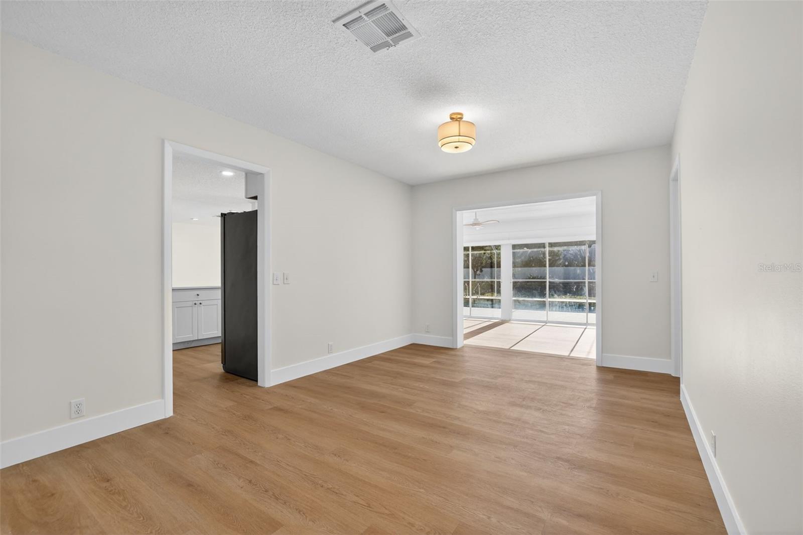 ELOISE WOODS LAKE MARIAM UNIT - Residential