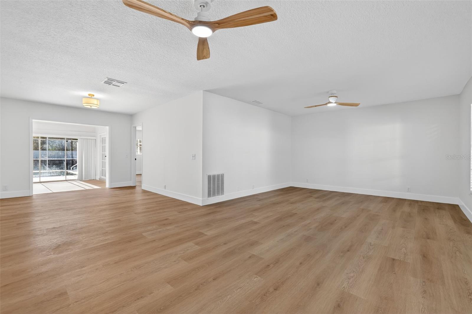 ELOISE WOODS LAKE MARIAM UNIT - Residential