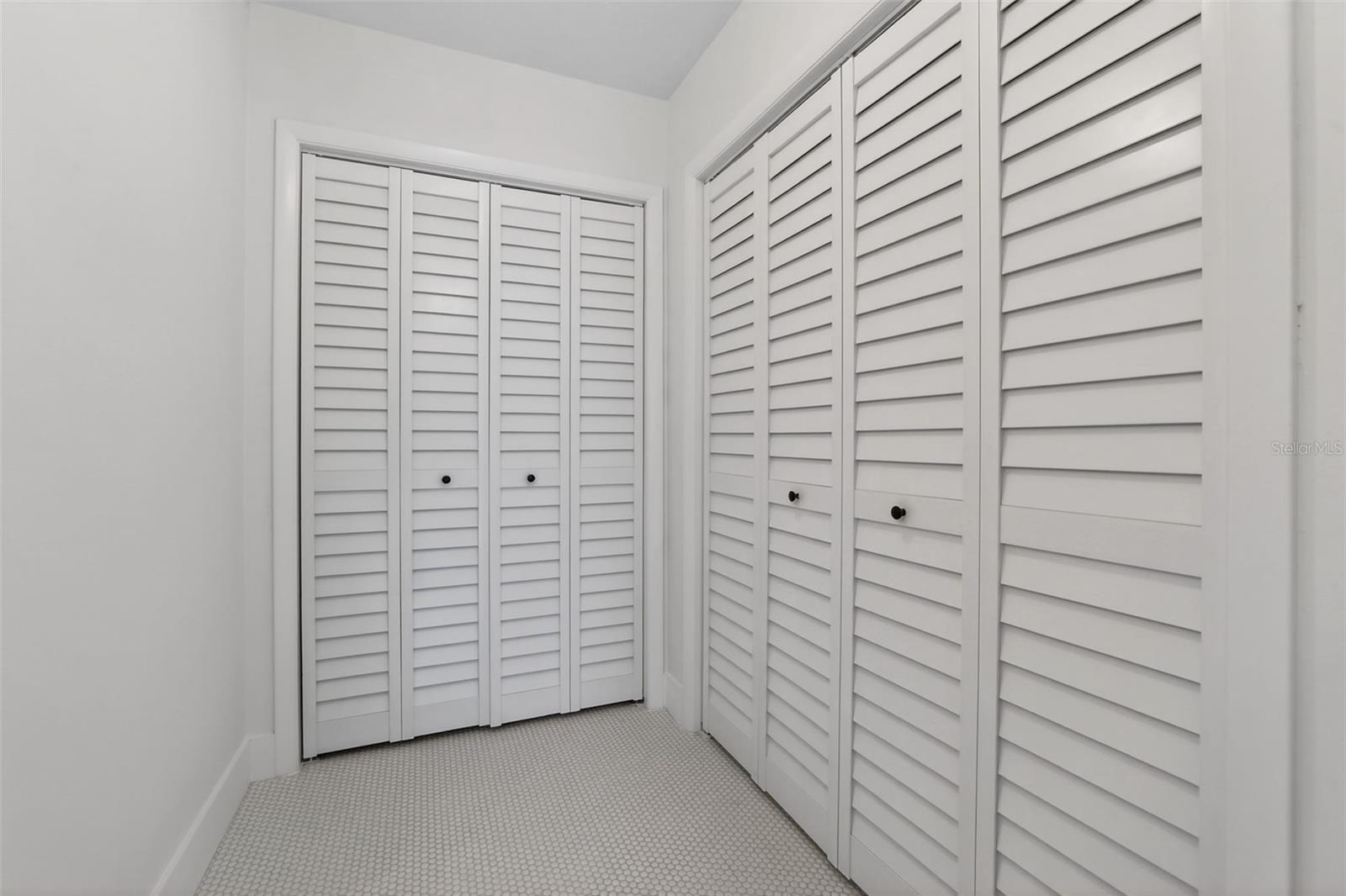 ELOISE WOODS LAKE MARIAM UNIT - Residential