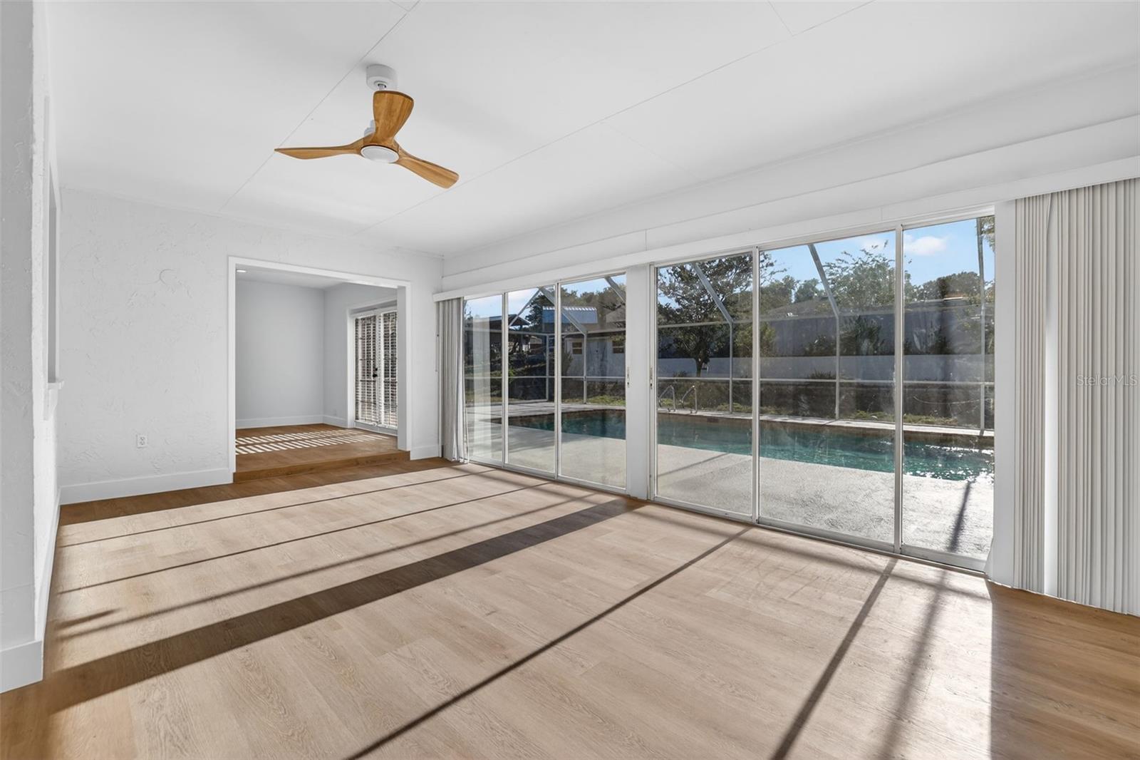 ELOISE WOODS LAKE MARIAM UNIT - Residential