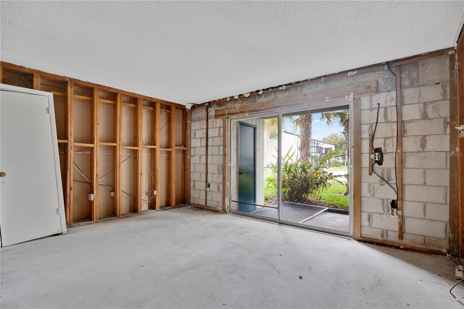 4111 S SEMORAN BOULEVARD 16