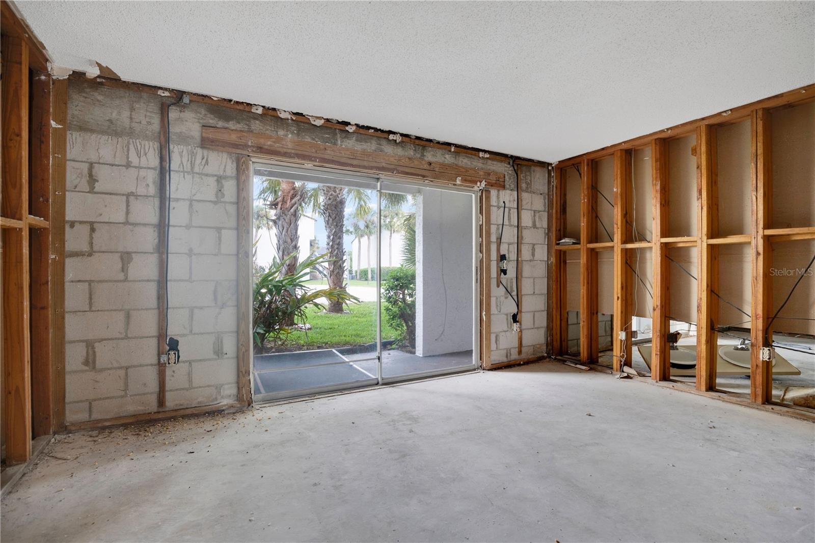 4111 S SEMORAN BOULEVARD 16