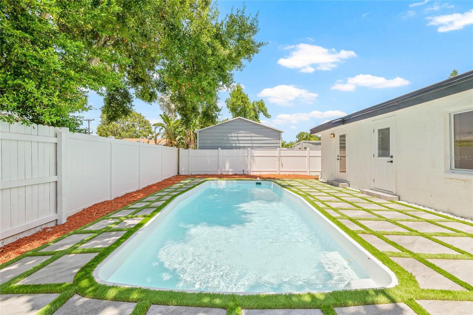 4112 W OLIVE STREET