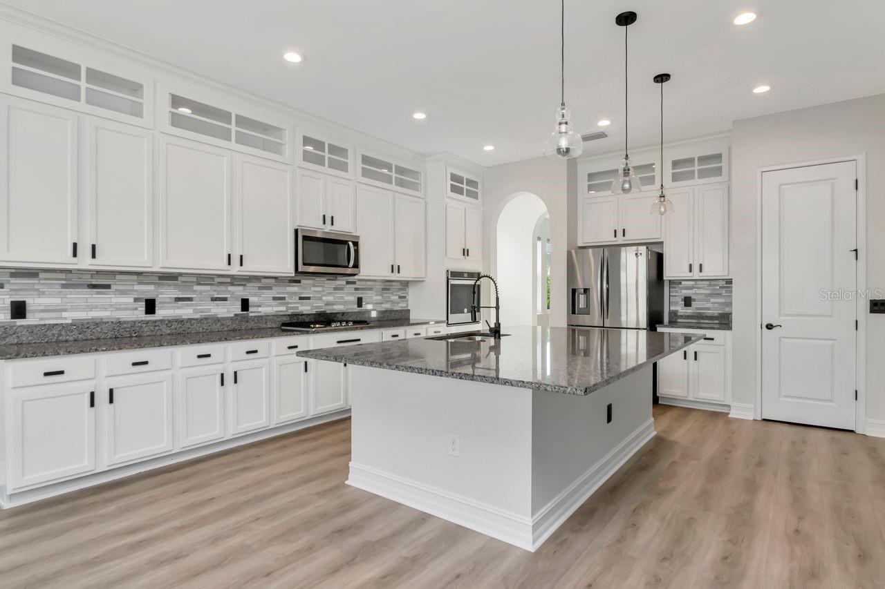 ESTANCIA PHASE 2B1 PB 73 PG 009 BLOCK 20 LOT 11 - Residential